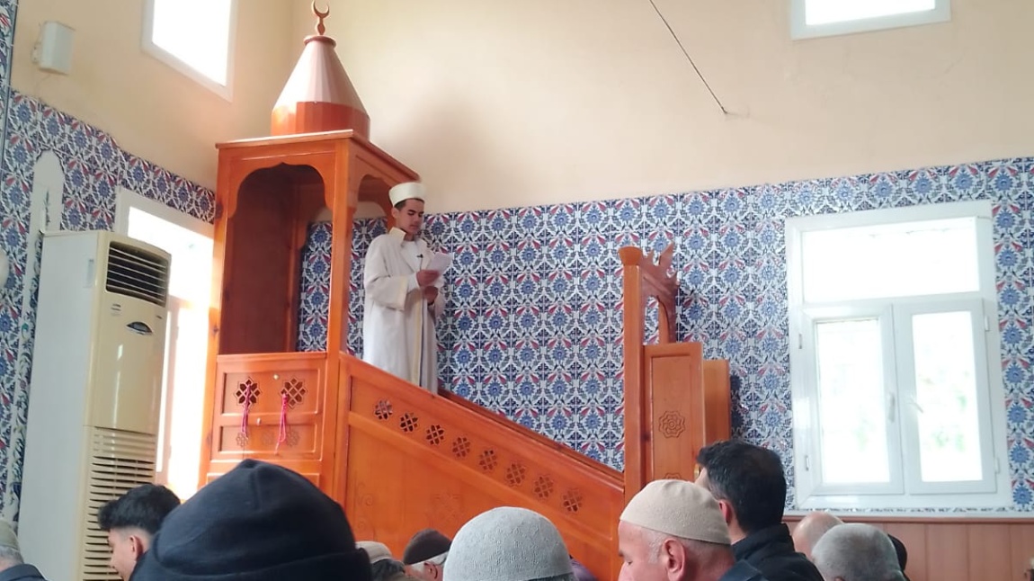 Mesleki Uygulama kapsamında öğrencimiz Ramazan PORTAKAL Keklikkoltuğu camiinde irad edip cuma namazı kıldırdı.