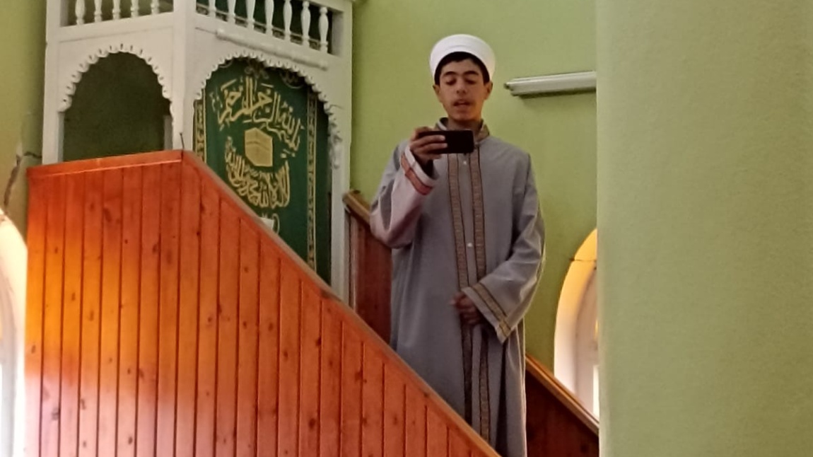Mesleki Uygulama kapsamında öğrencimiz Ramazan GÖZÜBÜYÜK Dedeler camiinde irad edip cuma namazı kıldırdı